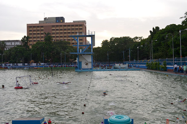 College Square swiming Pool