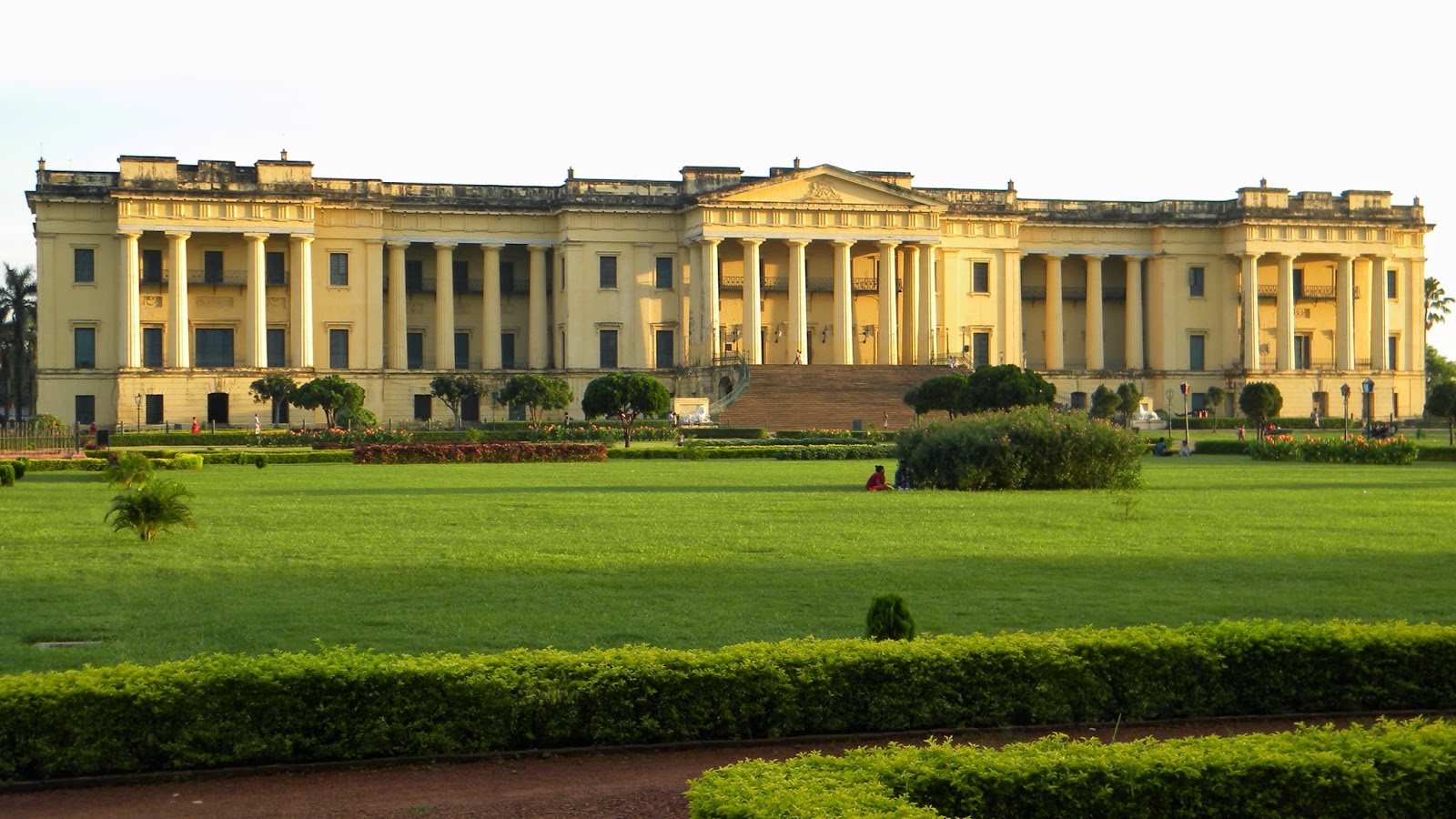 Hazarduari-palace-in Murshidabad-West Bengal