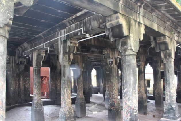 Inside the vishnupad temple