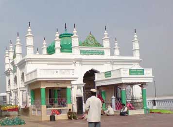 Shrine of Hazrat Makhdoom Syed Shah Durwesh Ashraf